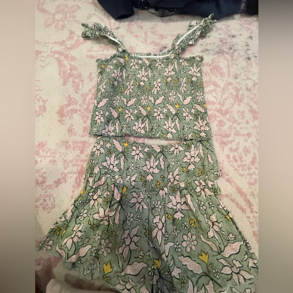 American Eagle Womens Shorts and Tank Top set (both pieces are medium)